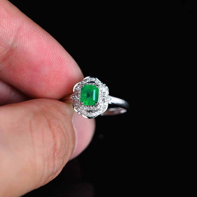 14k Gold 0.6 Ct Vivid Green Natural Emerald & Diamond Ring - 5