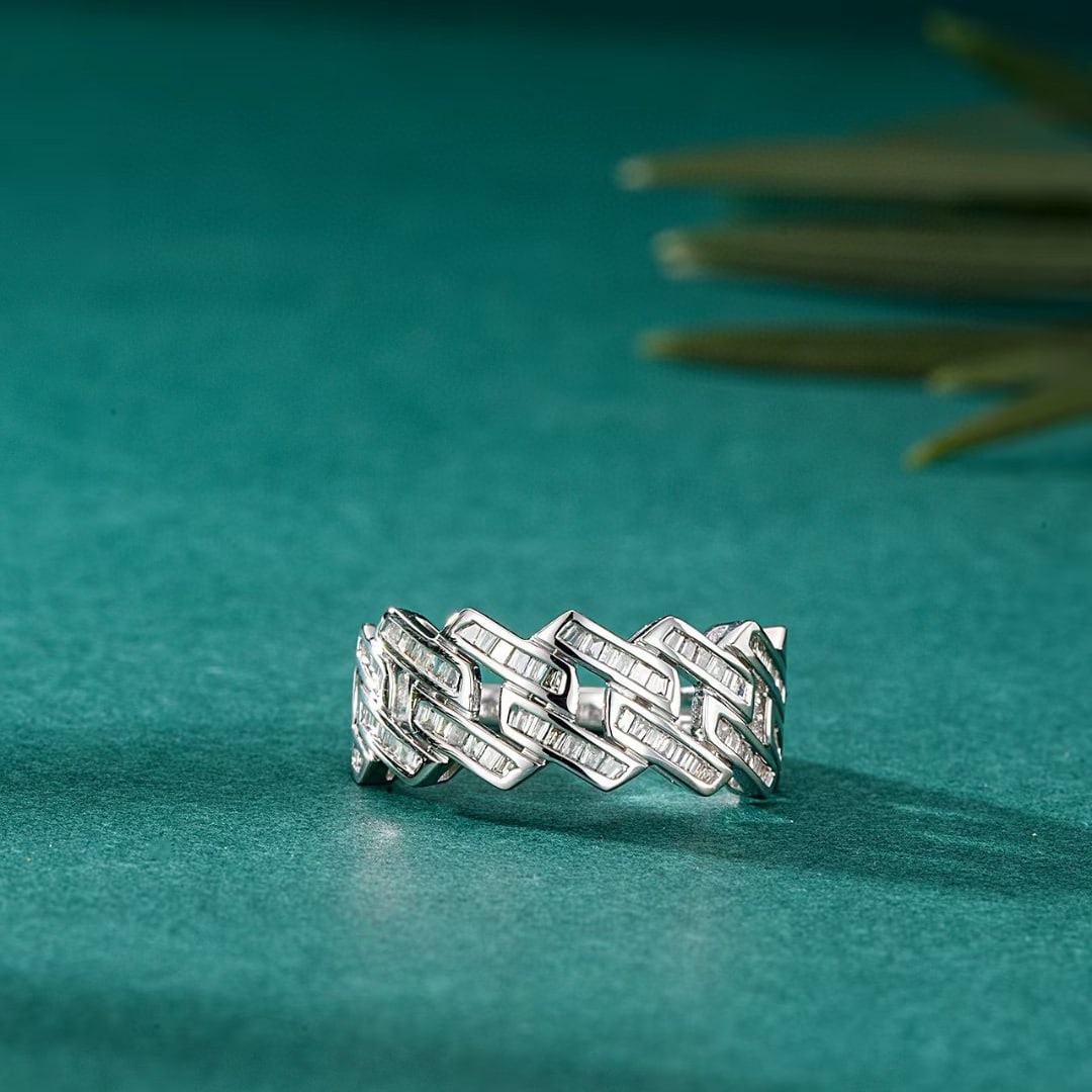 14k Gold 0.38 Ct Natural H Diamond Ring: Ref:230974194 // gold content:14k gold // ring size:7. 25us // // main gemstone:diamond // shape:baguette // carat weight:0. 38ct // clarity grade:vs-si // color:h // treatment:natural // Low