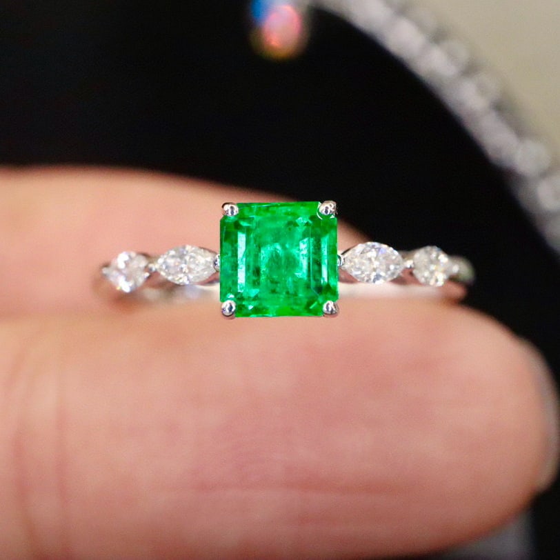 14k Gold 0.72 Ctw Vivid Green Natural Emerald & Diamond Ring: Ref:230974125 // gold content:14k gold // ring size:7. 25us // // main gemstone:emerald // shape:octagonal // carat weight:0. 56ct // color:vivid green // treatment:natural // // adjacent gemstone 2