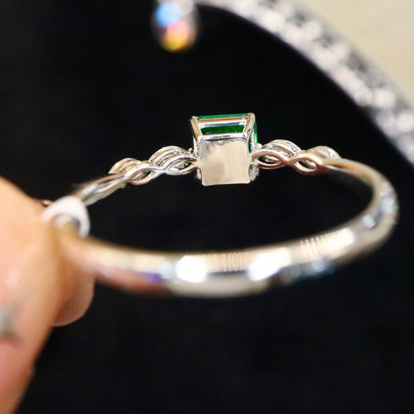 14k Gold 0.72 Ctw Vivid Green Natural Emerald & Diamond Ring - 4