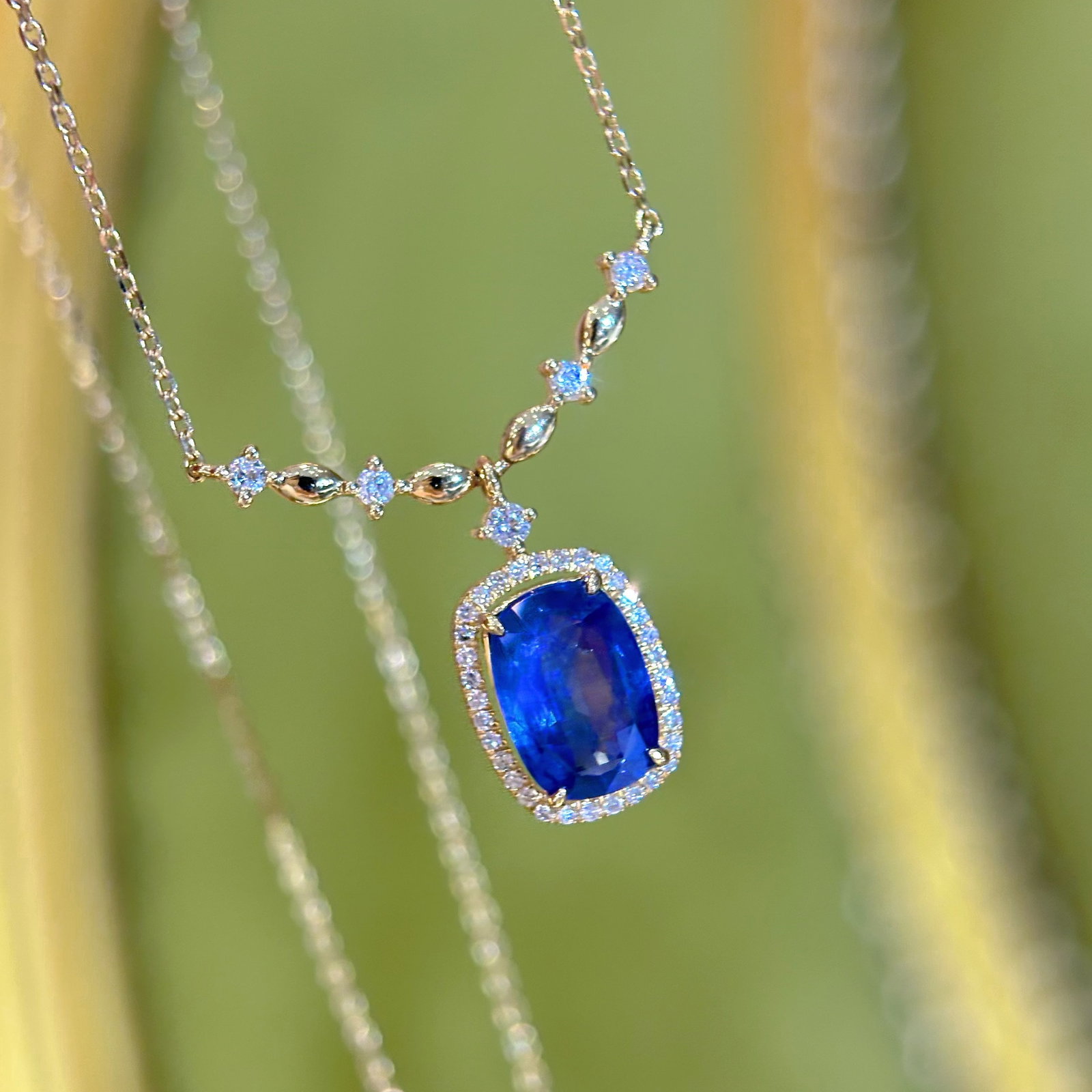 14k Gold 2.19 Ct Natural Sapphire & Diamond Necklace: Ref:230974233 // gold content:14k gold // main gemstone:sapphire // shape:cushion // carat weight:2. 19ct // color:blue // treatment:natural // // adjacent gemstone 2 : diamond // shape:round //