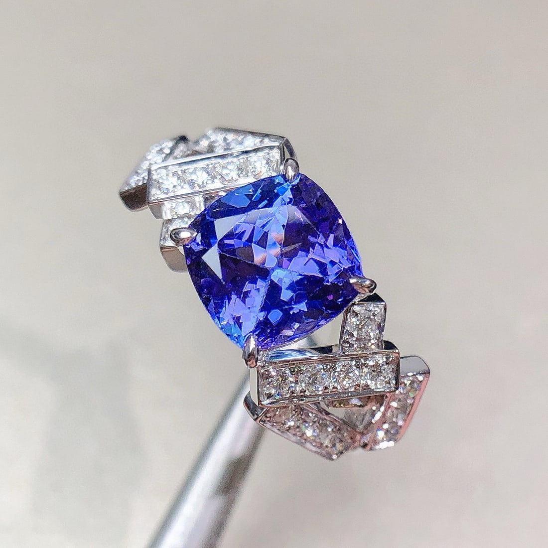 14k Gold 3.25 Ctw Natural Tanzanite & Diamond Ring - 3