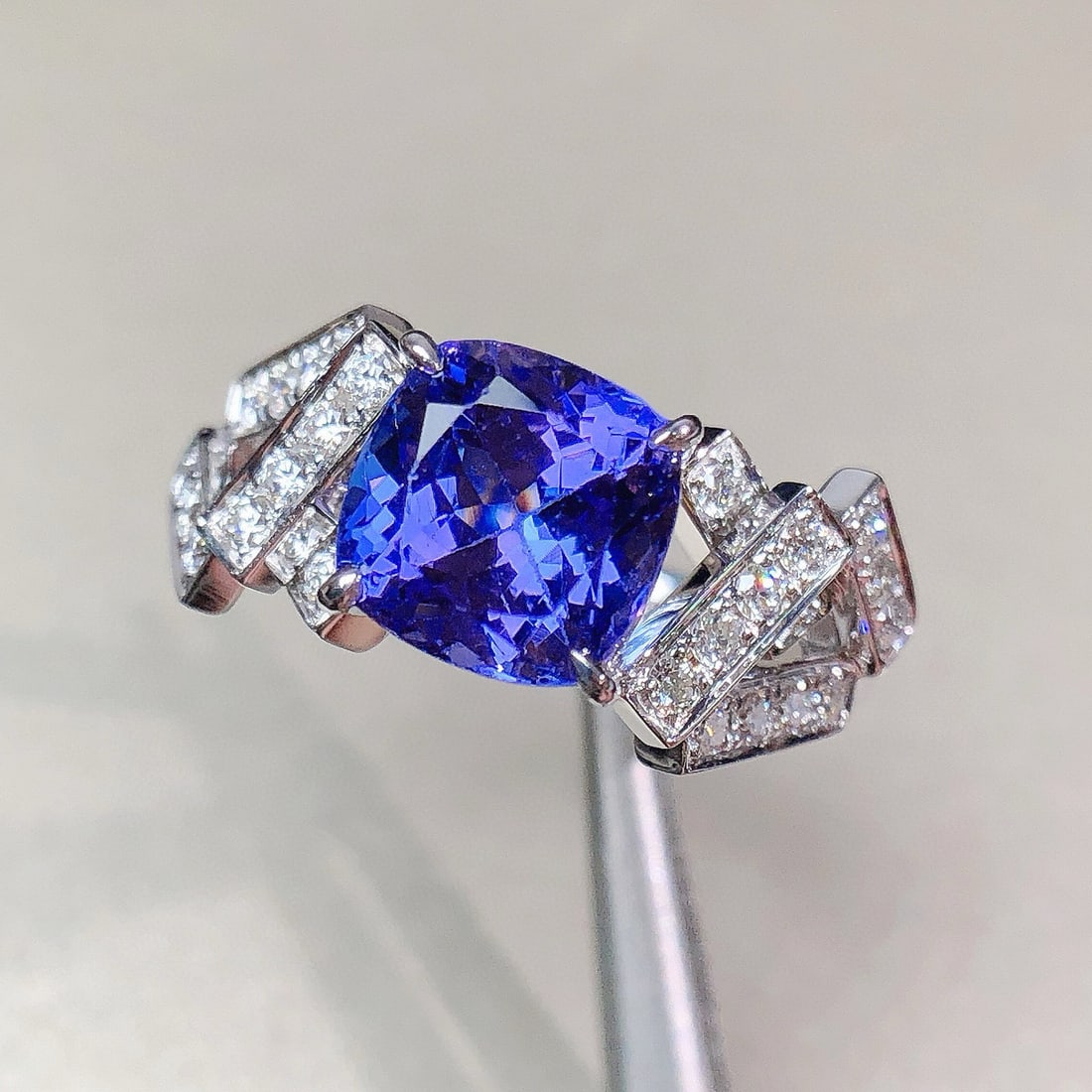 14k Gold 3.25 Ctw Natural Tanzanite & Diamond Ring - 4