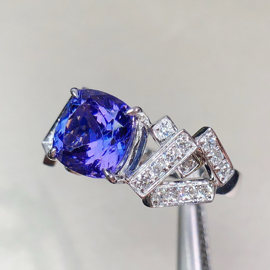 14k Gold 3.25 Ctw Natural Tanzanite & Diamond Ring - 5