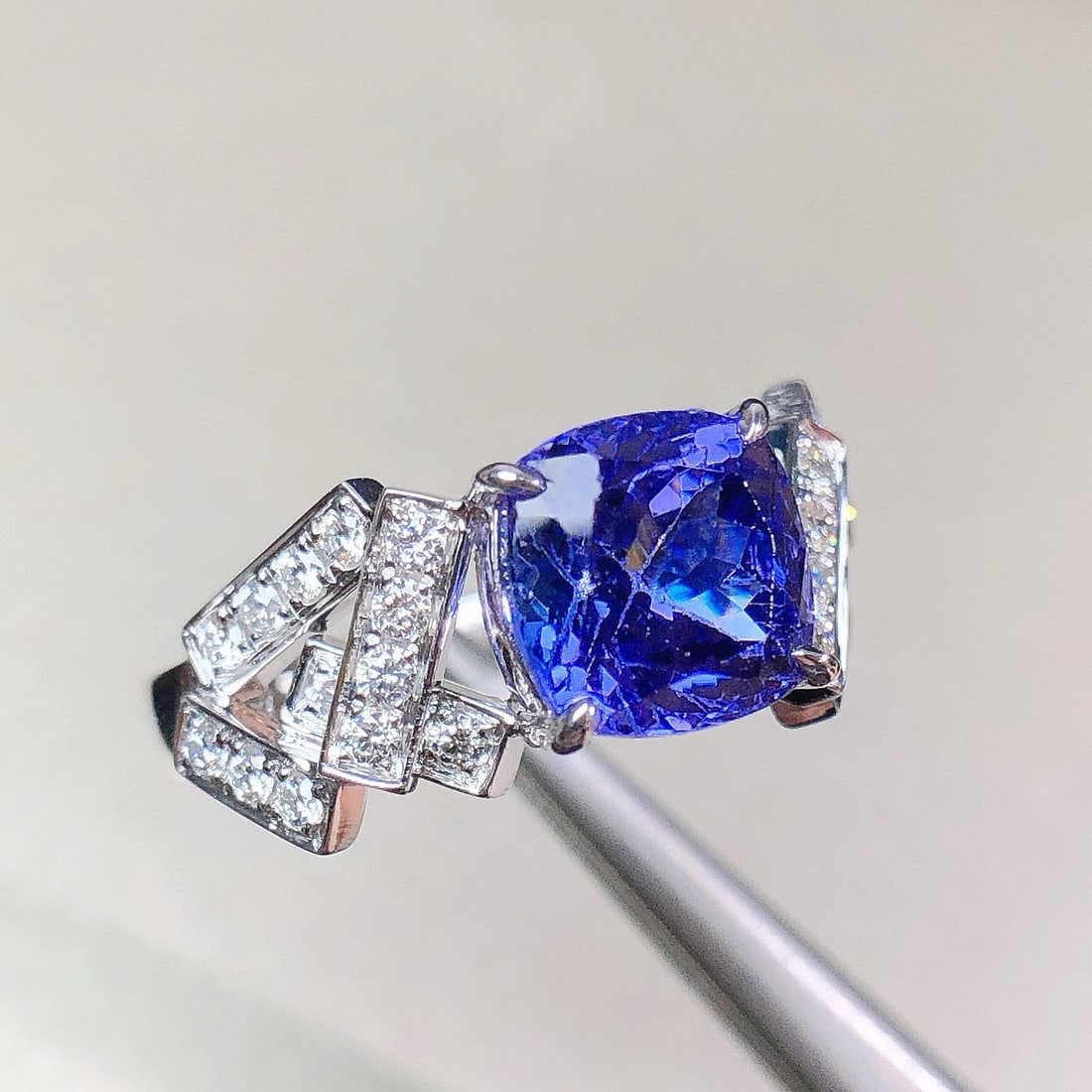 14k Gold 3.25 Ctw Natural Tanzanite & Diamond Ring - 6