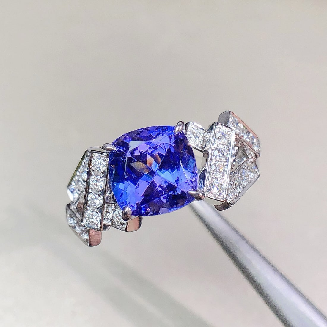 14k Gold 3.25 Ctw Natural Tanzanite & Diamond Ring - 7