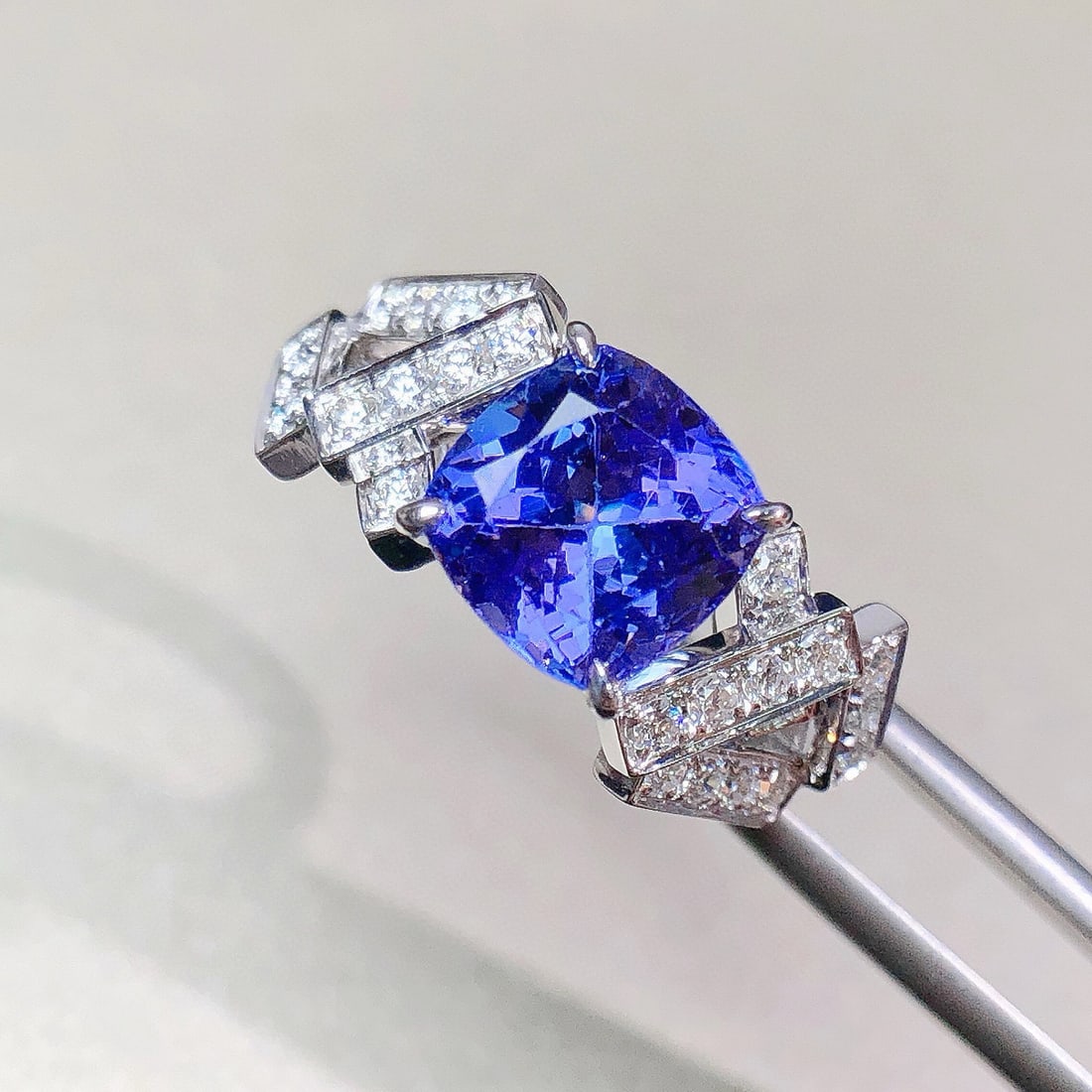 14k Gold 3.25 Ctw Natural Tanzanite & Diamond Ring - 8