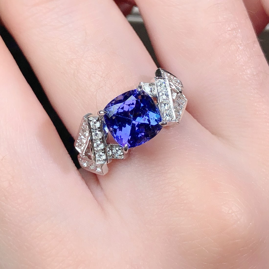 14k Gold 3.25 Ctw Natural Tanzanite & Diamond Ring - 9