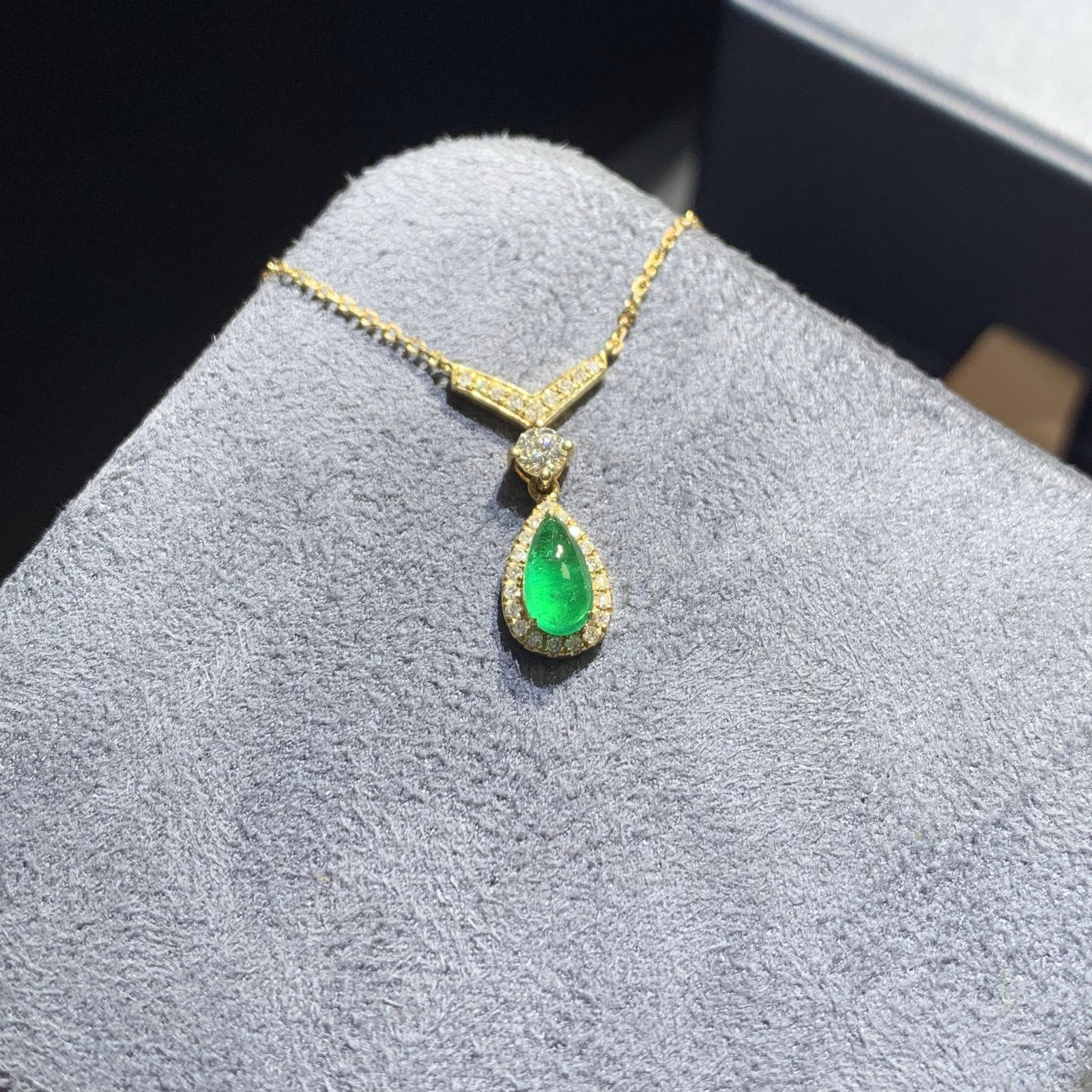 14k Gold 0.70 Ctw Natural Emerald & Diamond Necklace - 3