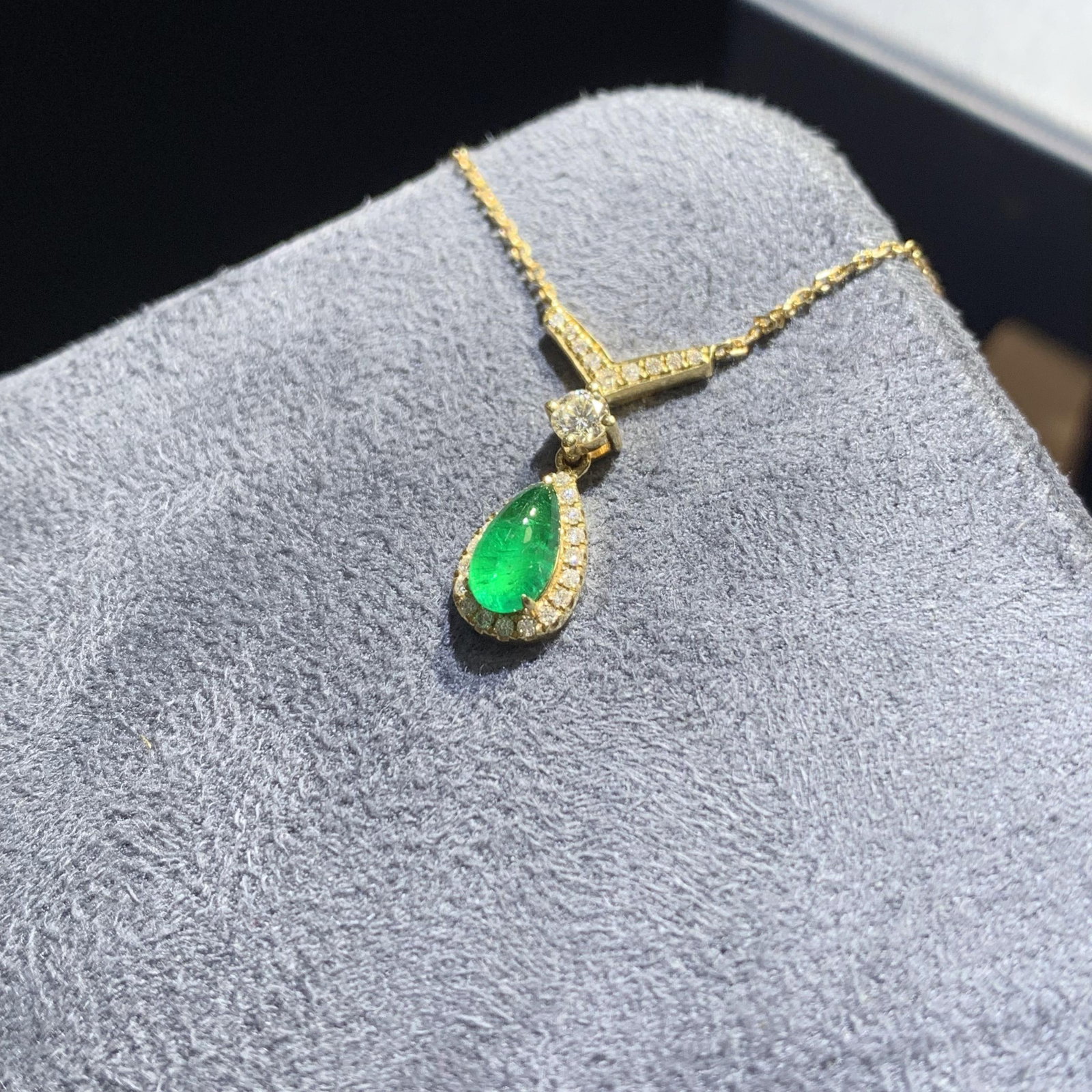14k Gold 0.70 Ctw Natural Emerald & Diamond Necklace - 5
