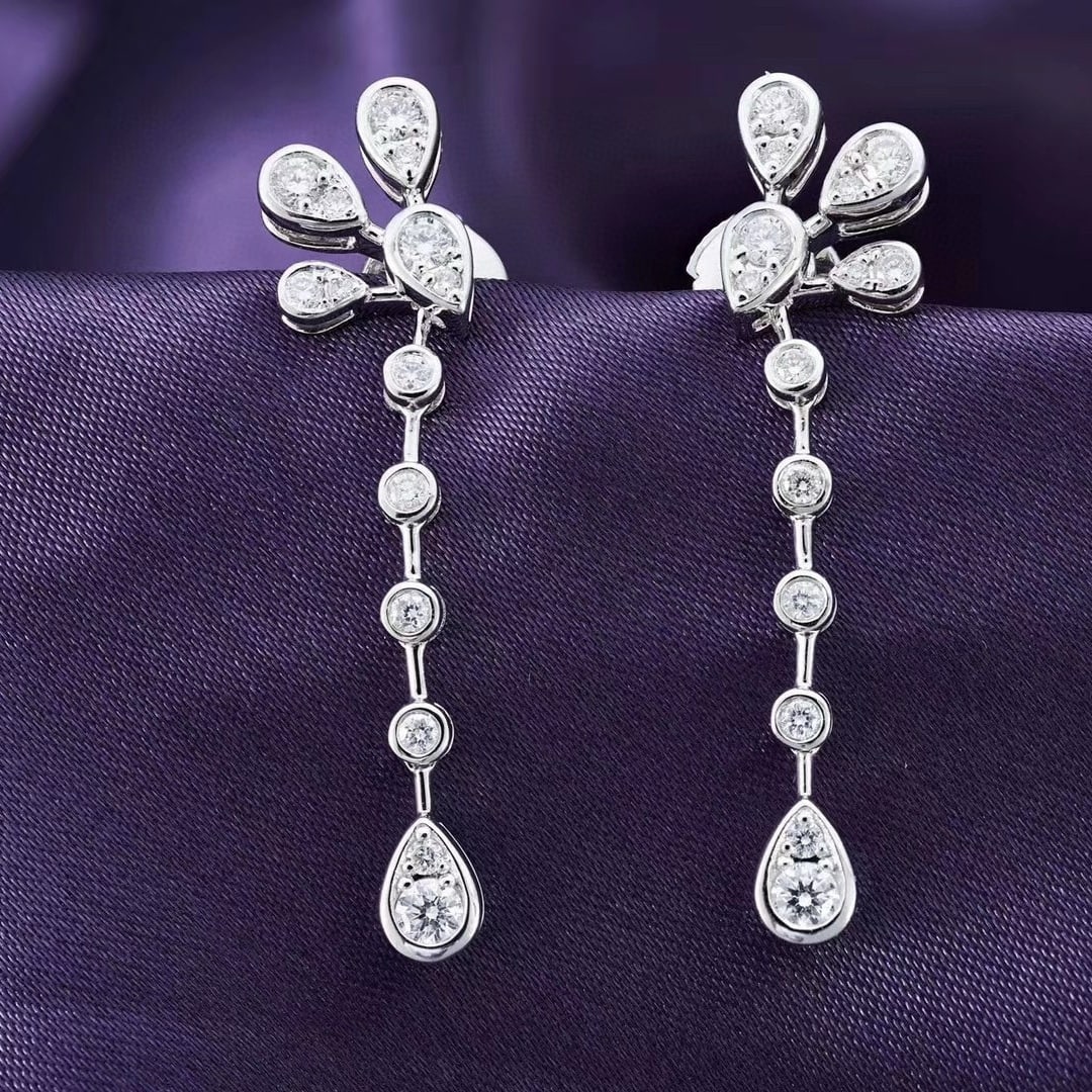 14k Gold 0.65 Ct Natural H Diamond Earrings: Ref:230974269 // gold content:14k gold // main gemstone:diamond // shape:round // carat weight:0. 65ct // clarity grade:vs-si // color:h // treatment:natural // cut grade:g // High Estimate: 5300 Low