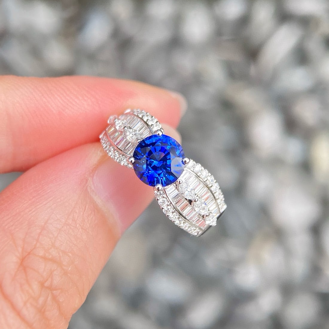 14k Gold 2.15 Ctw Natural Sapphire & Diamond Ring - 4