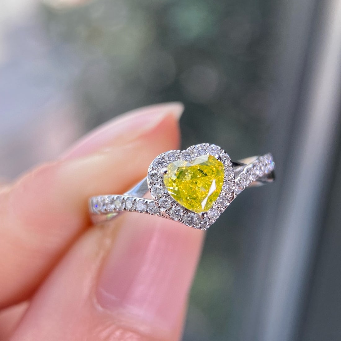 Gia Certified 14k Gold 0.73 Ctw Natural Yellow Diamond & Diamond Ring: Ref:230974273 // gold content:14k gold // ring size:7. 25us // // main gemstone:yellow diamond // certified:gia // shape:heart // carat weight:0. 53ct // clarity grade:si2 // color:yellow //