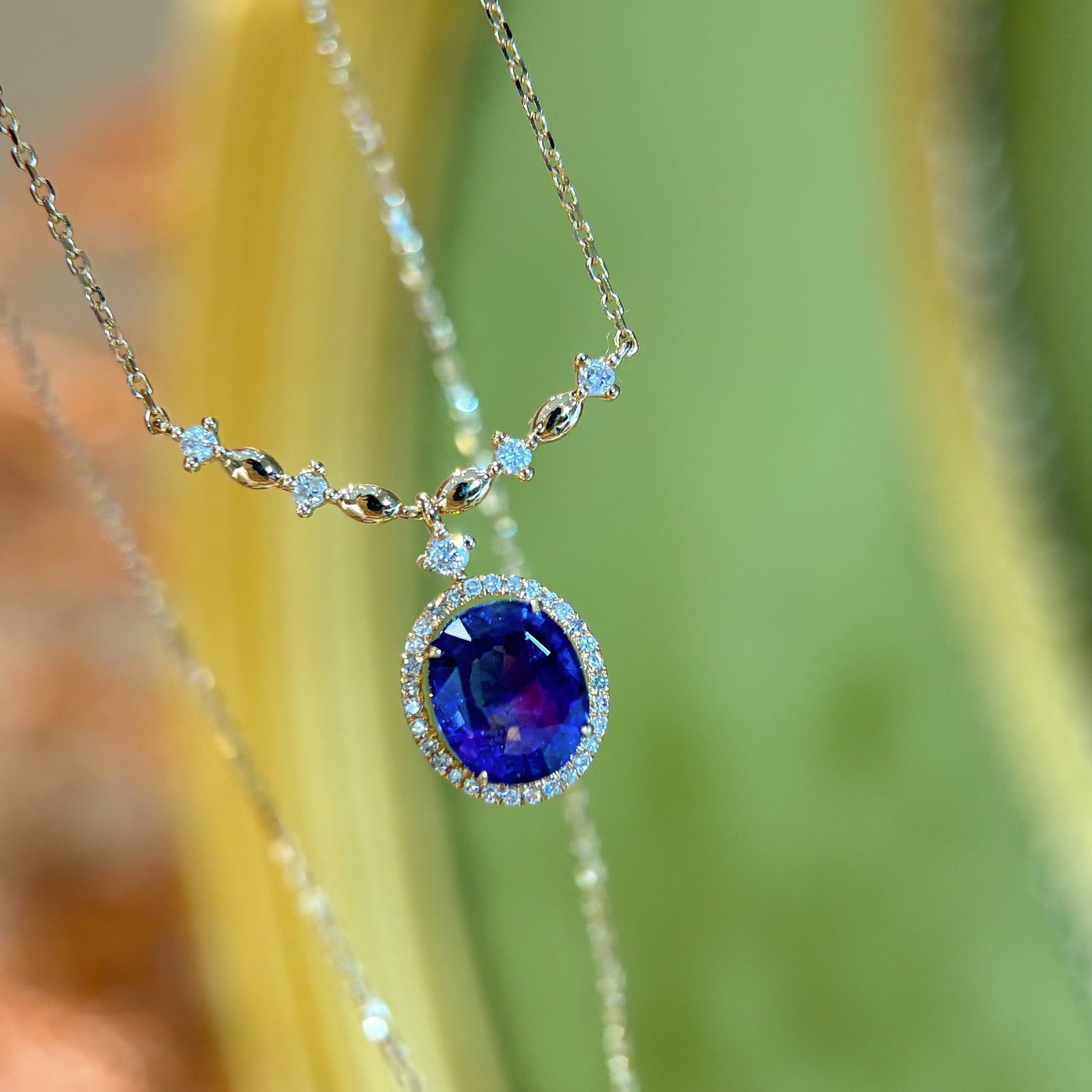14k Gold 2.27 Ct Natural Sapphire & Diamond Necklace: Ref:230974284 // gold content:14k gold // main gemstone:sapphire // shape:oval // carat weight:2. 27ct // color:blue // treatment:natural // // adjacent gemstone 2 : diamond // shape:round // clarity
