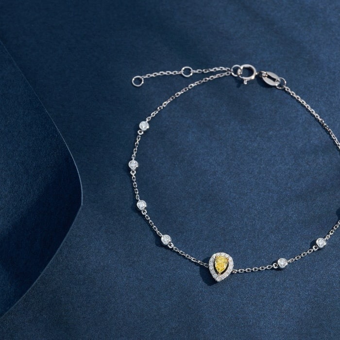 14k Gold 0.36 Ctw Natural Yellow Diamond & Diamond Bracelet: Ref:230974255 // gold content:14k gold // main gemstone:yellow diamond // shape:pear // carat weight:0. 18ct // color:yellow // treatment:natural // // adjacent gemstone 2 : diamond // shape:round //