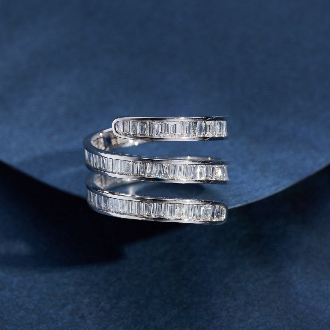 14k Gold 1.69 Ct Natural H Diamond Ring: Ref:230974271 // gold content:14k gold // ring size:7. 25us // // main gemstone:diamond // shape:baguette // carat weight:1. 69ct // clarity grade:vs-si // color:h // treatment:natural // Low