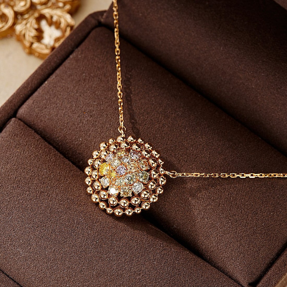 14k Gold 0.82 Ct Natural Color Diamond Necklace: Ref:230974275 // gold content:14k gold // main gemstone:diamond // shape:round // carat weight:0. 82ct // clarity grade:vs-si // color:color // treatment:natural // cut grade:g // High Estimate: 7900