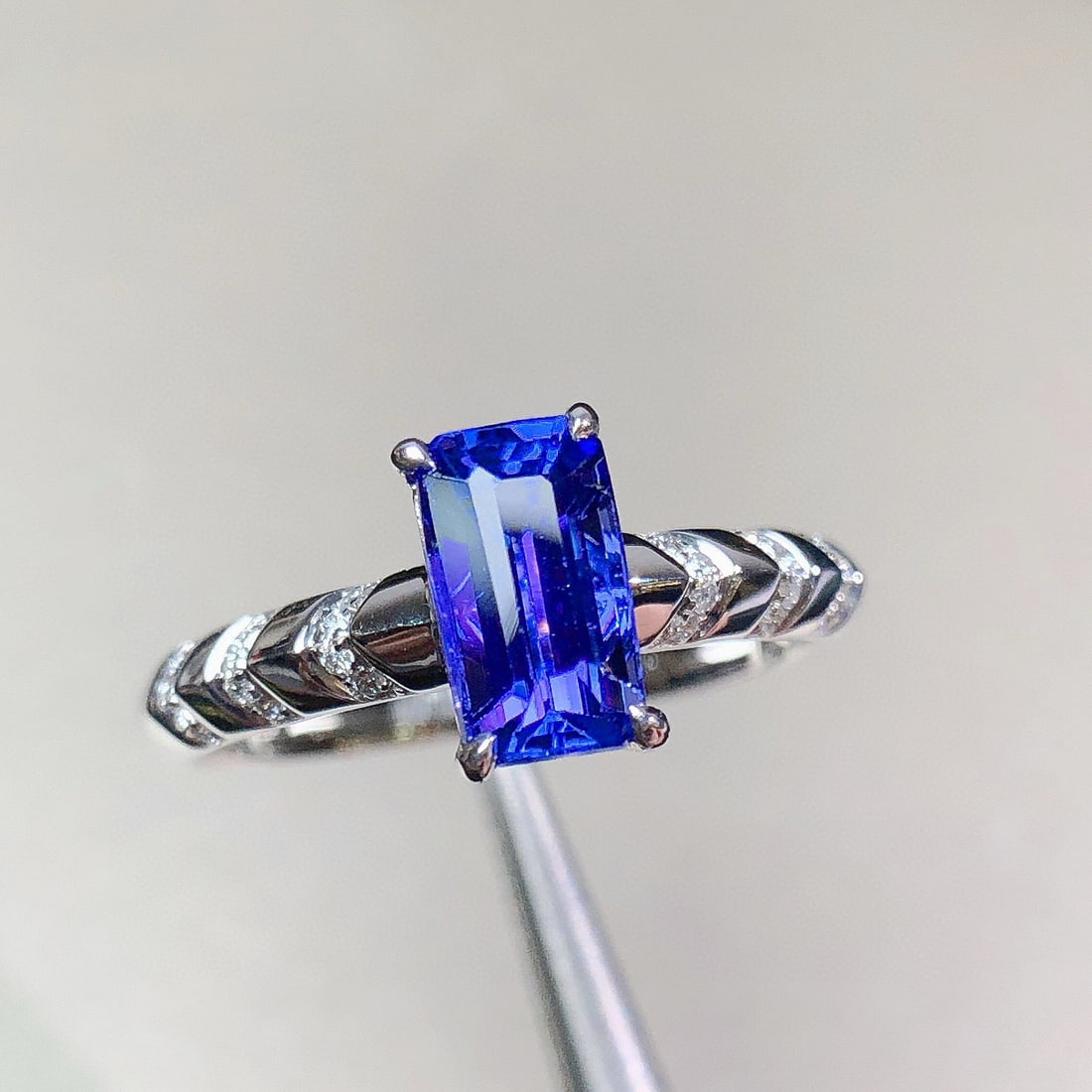 14k Gold 1.33 Ctw Natural Tanzanite & Diamond Ring - 4