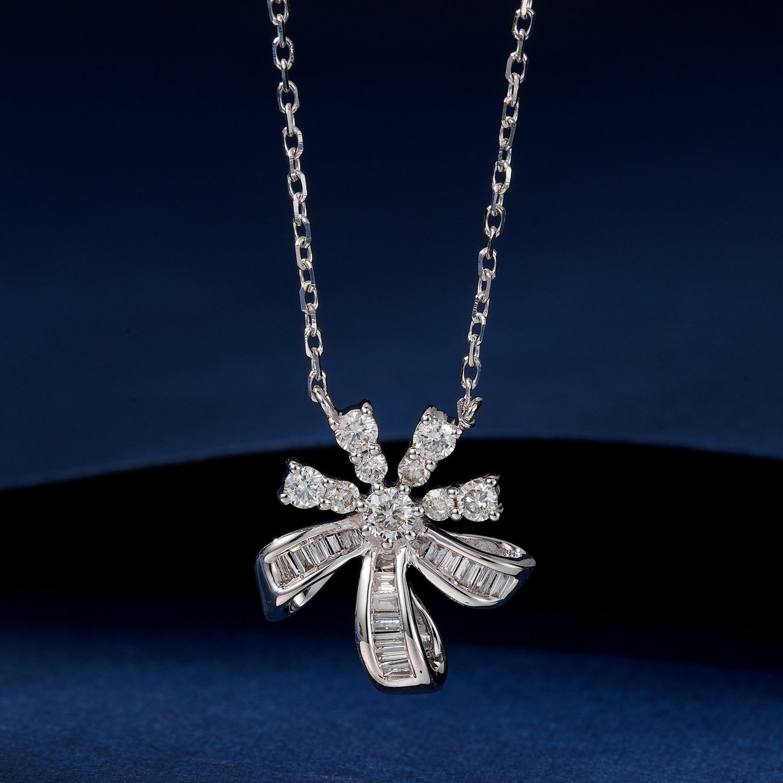 14k Gold 0.28 Ct Natural H Diamond Necklace: Ref:230974331 // gold content:14k gold // main gemstone:diamond // shape:multiply // carat weight:0. 28ct // clarity grade:vs-si // color:h // treatment:natural // Condition: New High Estimate: 2600