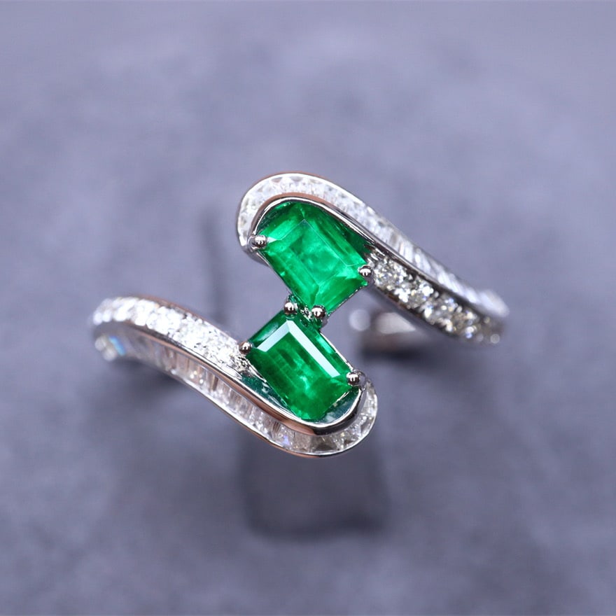 14k Gold 1.02 Ctw Vivid Green Natural Emerald & Diamond Ring: Ref:230974353 // gold content:14k gold // ring size:7. 25us // // main gemstone:emerald // shape:octagonal // carat weight:0. 56ct // color:vivid green // treatment:natural // // adjacent gemstone 2