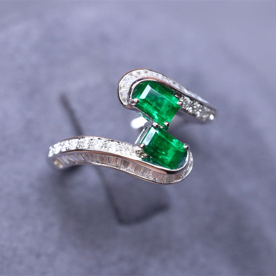 14k Gold 1.02 Ctw Vivid Green Natural Emerald & Diamond Ring - 4