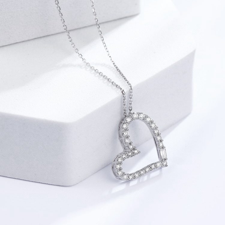 14k Gold 0.48 Ctw Natural H Diamond Pendant( Without Chain ): Ref:230974369 // gold content:14k gold // main gemstone:diamond // shape:baguette // carat weight:0. 03ct // clarity grade:vs-si // color:h // treatment:natural // // adjacent gemstone 2 : diamond //