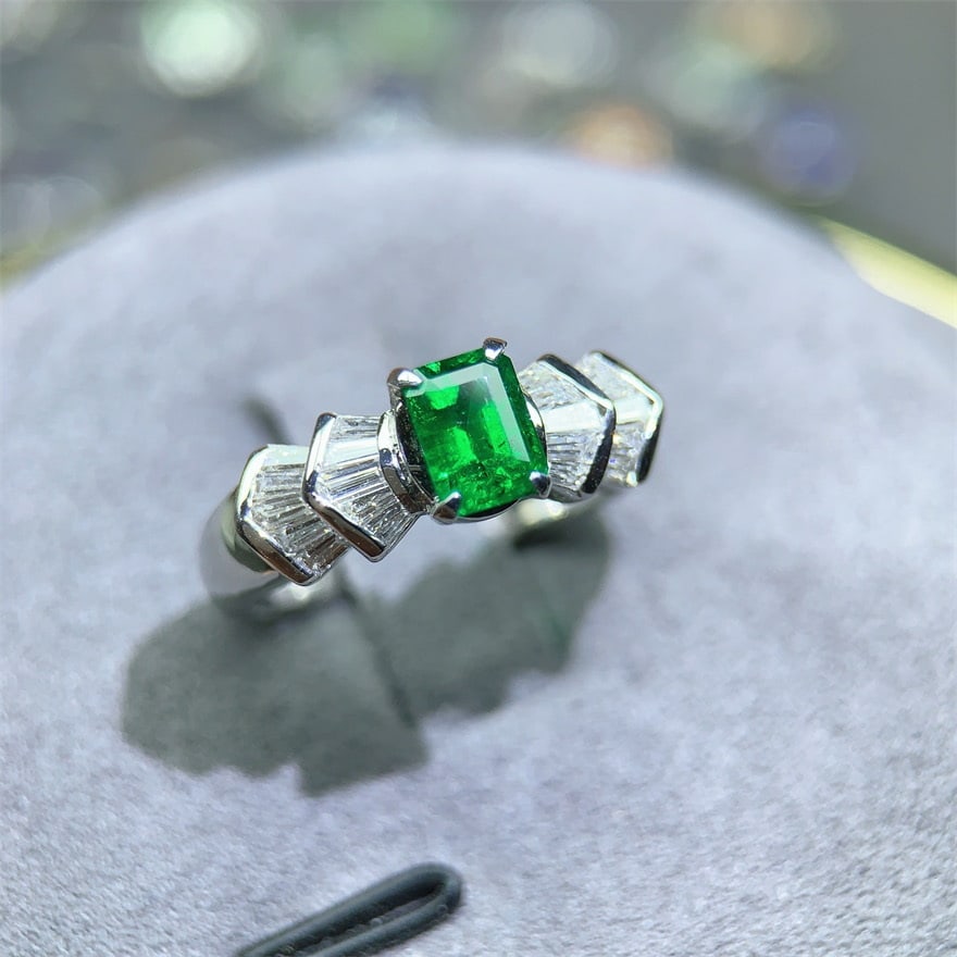 14k Gold 1.13 Ctw Vivid Green Natural Emerald & Diamond Ring: Ref:230974426 // gold content:14k gold // ring size:7. 25us // // main gemstone:emerald // shape:octagonal // carat weight:0. 63ct // color:vivid green // treatment:natural // // adjacent gemstone 2