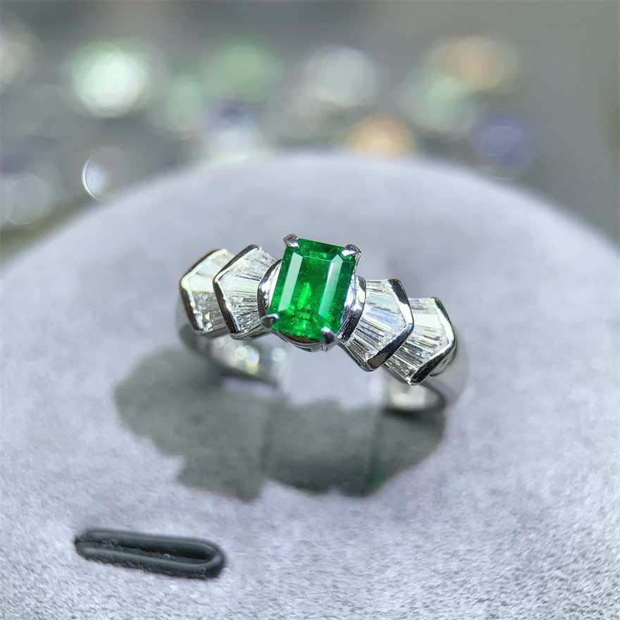 14k Gold 1.13 Ctw Vivid Green Natural Emerald & Diamond Ring - 2