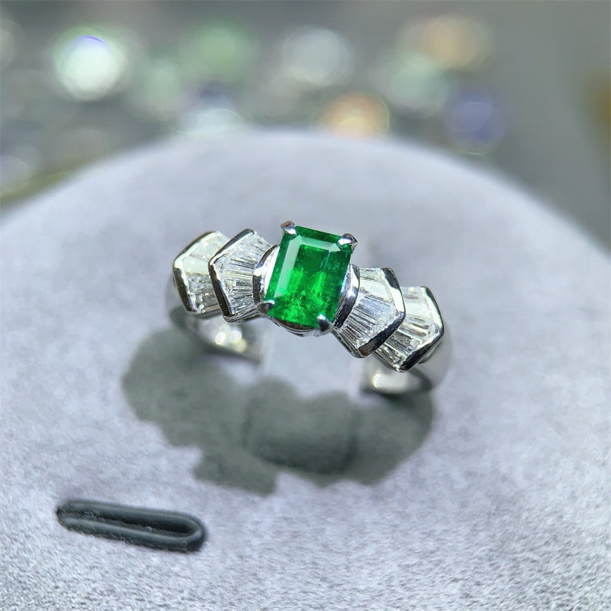 14k Gold 1.13 Ctw Vivid Green Natural Emerald & Diamond Ring - 4