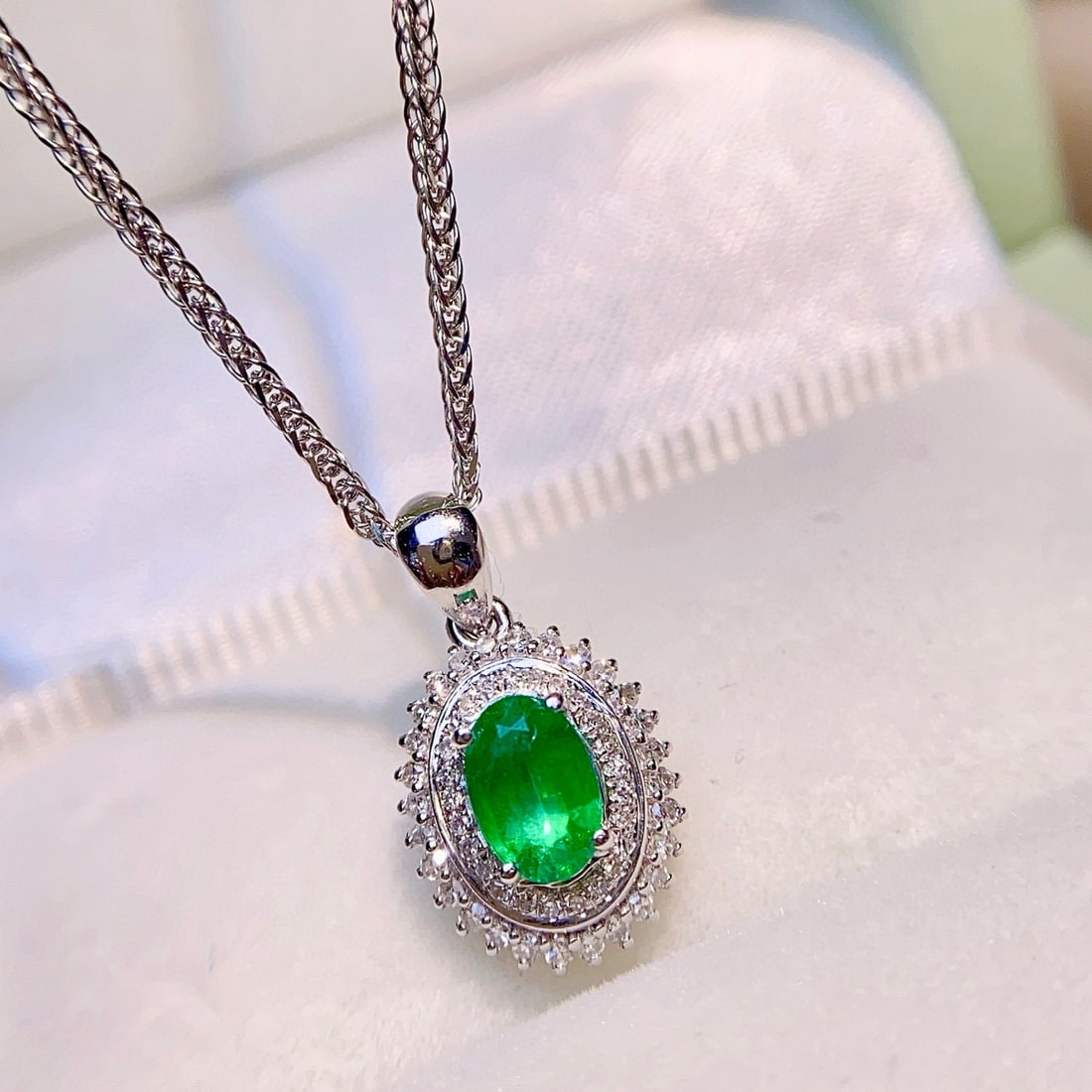14k Gold 0.55 Ct Vivid Green Natural Emerald & Diamond Pendant( Without Chain ): Ref:230974450 // gold content:14k gold // main gemstone:emerald // shape:oval // carat weight:0. 55ct // color:vivid green // treatment:natural // // adjacent gemstone 2 : diamond // number of stones: