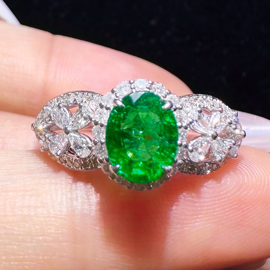 14k Gold 1.57 Ctw Vivid Green Natural Emerald & Diamond Ring: Ref:230974446 // gold content:14k gold // ring size:7. 25us // // main gemstone:emerald // shape:oval // carat weight:1ct // color:vivid green // treatment:natural // // adjacent gemstone 2 : diamond 