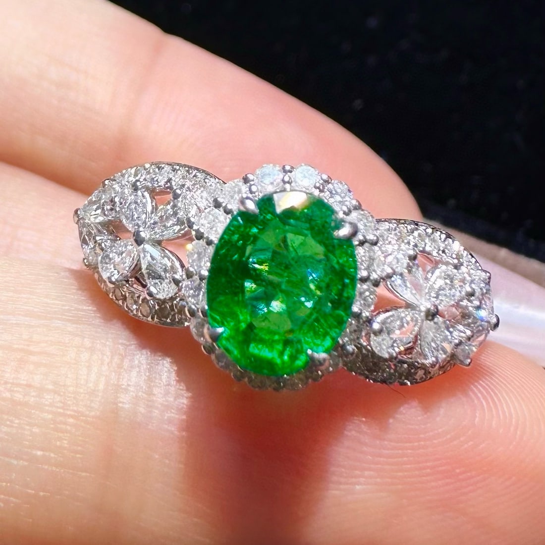 14k Gold 1.57 Ctw Vivid Green Natural Emerald & Diamond Ring - 2