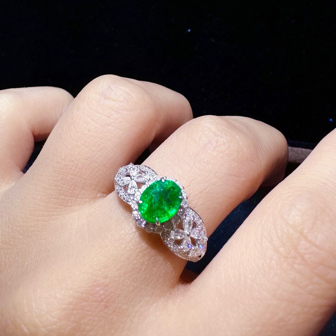 14k Gold 1.57 Ctw Vivid Green Natural Emerald & Diamond Ring - 3