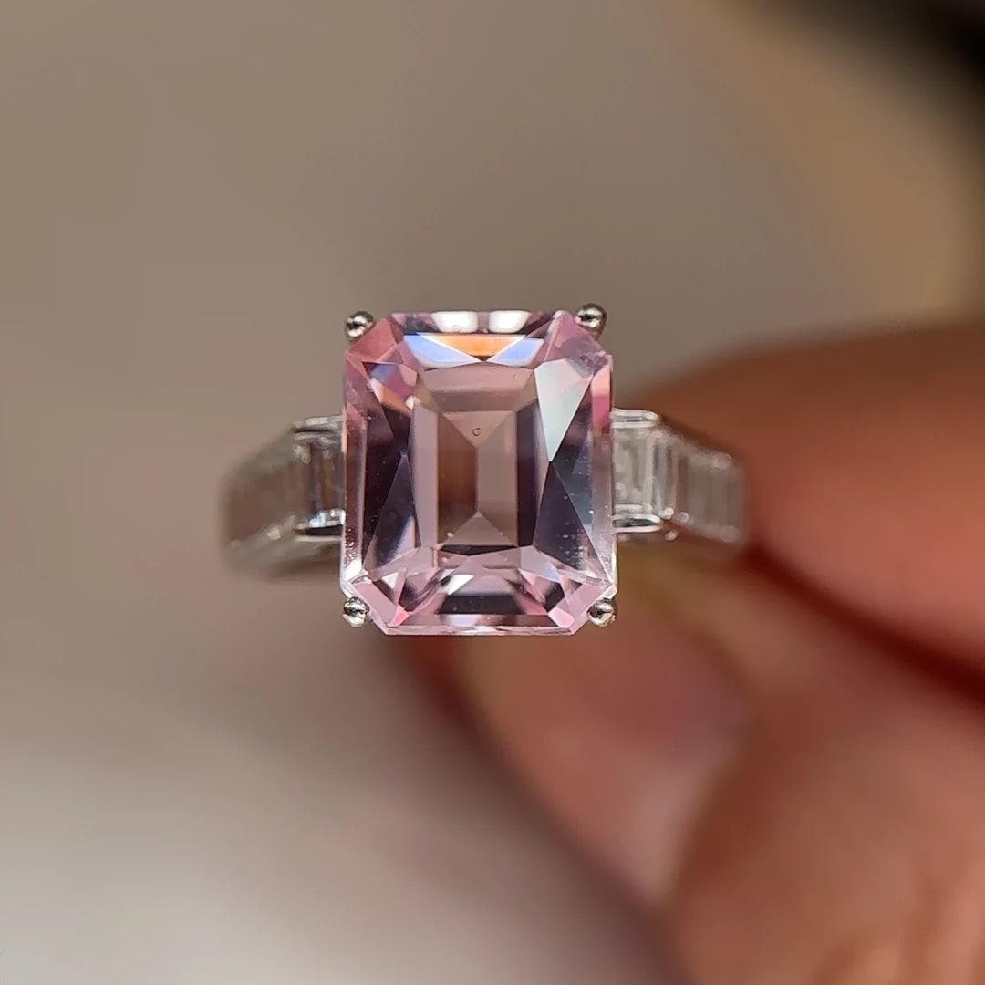 14k Gold 3 Ct Natural Morganite & Diamond Pendant( Without Chain ): Ref:230975013 // gold content:14k gold // main gemstone:morganite // shape:octagonal // carat weight:3ct // color:pink // treatment:natural // // adjacent gemstone 2 : diamond // shape:baguette // cla