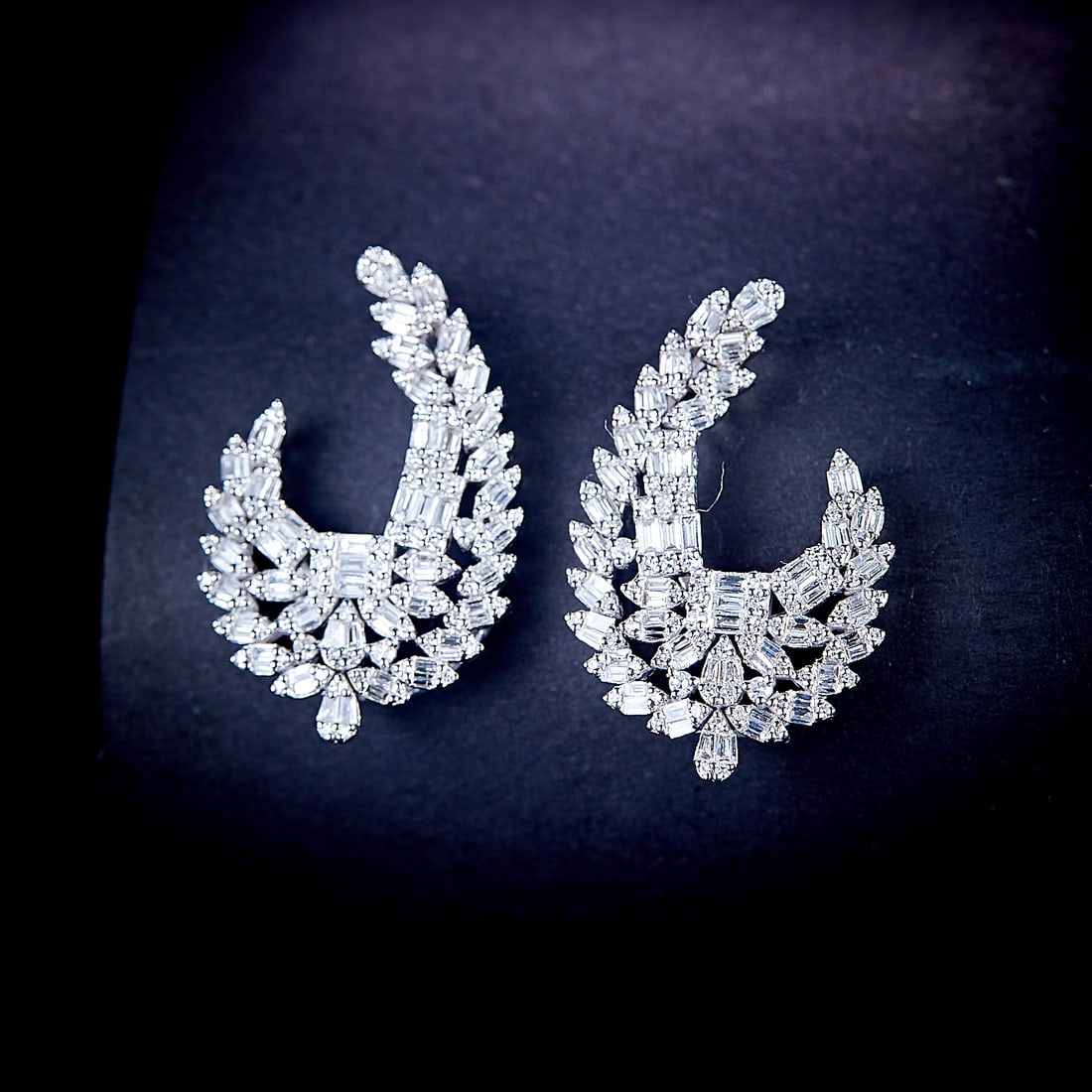 14k Gold 1.06 Ct Natural H Diamond Earrings: Ref:230975021 // gold content:14k gold // main gemstone:diamond // shape:multiply // carat weight:1. 06ct // clarity grade:vs-si // color:h // treatment:natural // Condition: New Low Estimate: