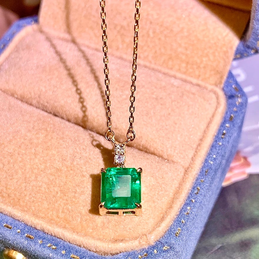14k Gold 1.41 Ctw Vivid Green Natural Emerald & Diamond Necklace - 2
