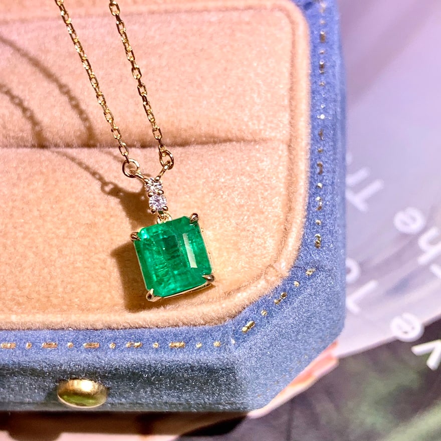 14k Gold 1.41 Ctw Vivid Green Natural Emerald & Diamond Necklace - 3