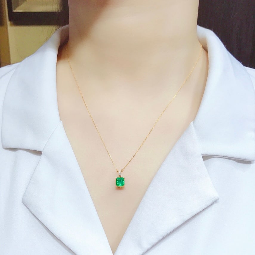 14k Gold 1.41 Ctw Vivid Green Natural Emerald & Diamond Necklace - 4