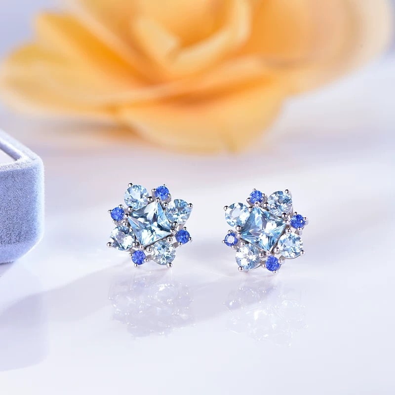 14k Gold 2.99 Ct Natural Aquamarine & Sapphire Earrings: Ref:230975053 // gold content:14k gold // main gemstone:aquamarine // shape:multiply // carat weight:2. 99ct // color:blue // treatment:natural // // adjacent gemstone 2 : sapphire // shape:round //