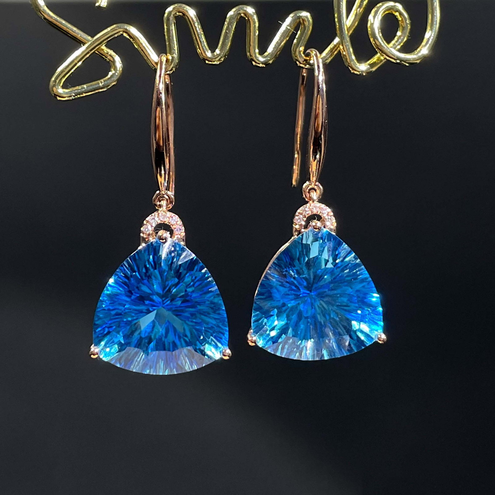 14k Gold 14.15 Ct Natural Topaz & Diamond Earrings: Ref:230975062 // gold content:14k gold // main gemstone:topaz // shape:triangle // carat weight:14. 15ct // color:blue // treatment:natural // // adjacent gemstone 2 : diamond // number of stones:19