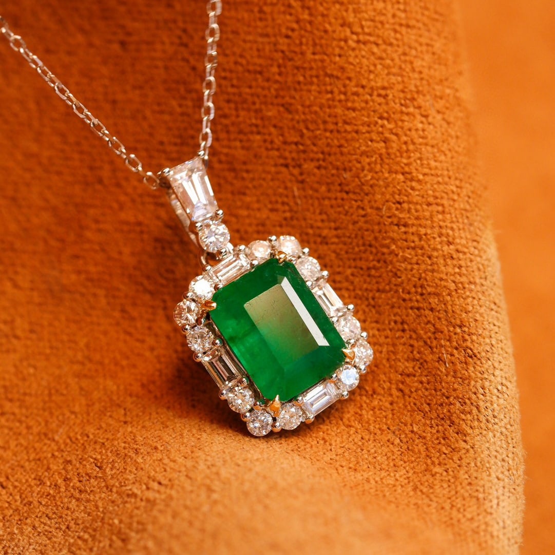14k Gold 1.88 Ctw Vivid Green Natural Emerald & Diamond Necklace - 2