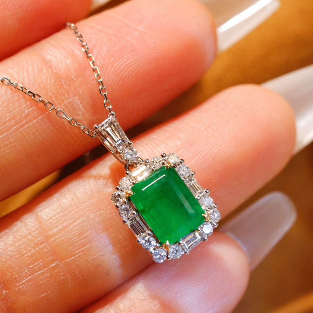14k Gold 1.88 Ctw Vivid Green Natural Emerald & Diamond Necklace - 4