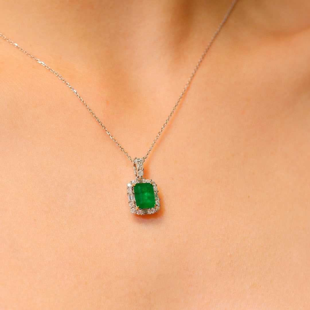 14k Gold 1.88 Ctw Vivid Green Natural Emerald & Diamond Necklace - 5