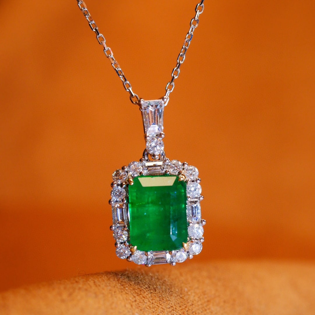 14k Gold 1.88 Ctw Vivid Green Natural Emerald & Diamond Necklace - 6