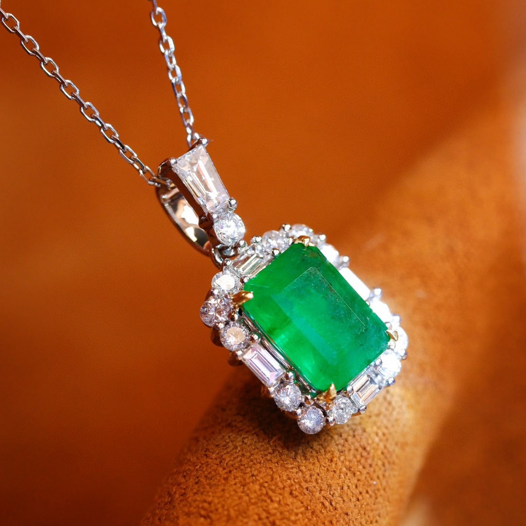 14k Gold 1.88 Ctw Vivid Green Natural Emerald & Diamond Necklace - 7