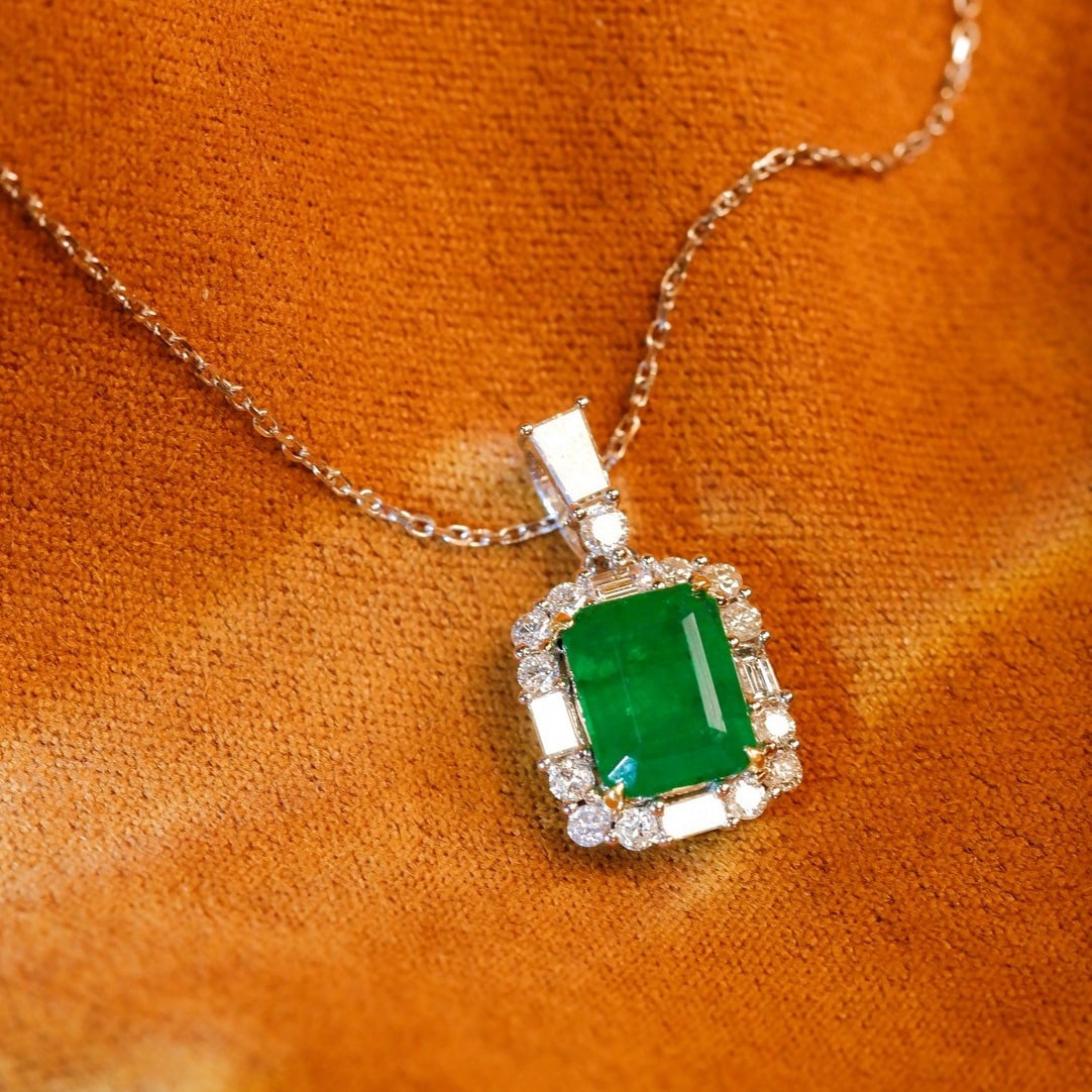14k Gold 1.88 Ctw Vivid Green Natural Emerald & Diamond Necklace - 8