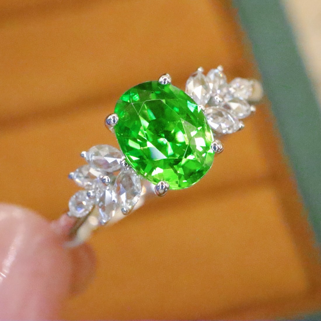14k Gold 1.22 Ctw Natural Tsavorite & Diamond Ring: Ref:230975102 // gold content:14k gold // ring size:7. 25us // // main gemstone:tsavorite // shape:oval // carat weight:1. 02ct // color:green // treatment:natural // // adjacent gemstone 2 : diamond