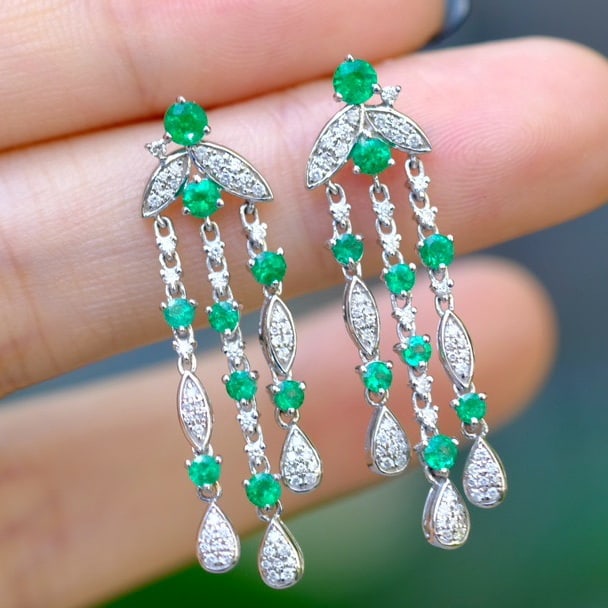14k Gold 1.2 Ct Natural Emerald & Diamond Earrings: Ref:230975133 // gold content:14k gold // main gemstone:emerald // shape:round // carat weight:1. 2ct // color:green // treatment:natural // cut grade:g // // adjacent gemstone 2 : diamond //