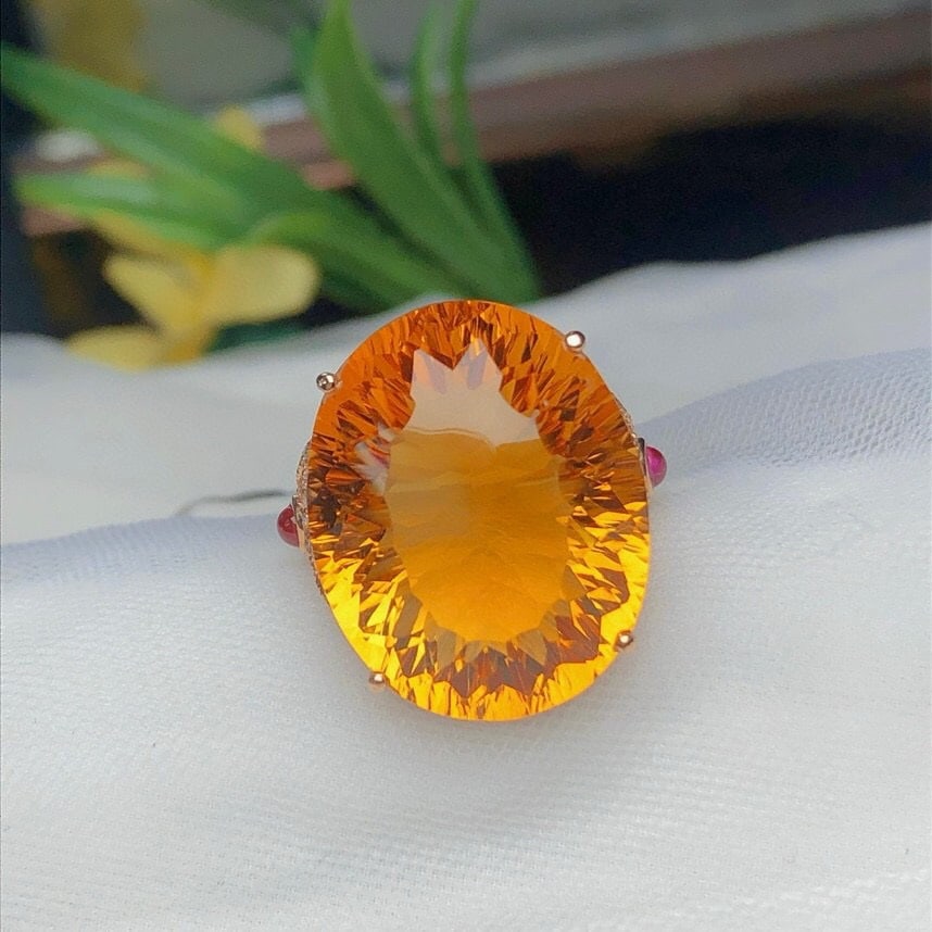 14k Gold 20.70 Ct Natural Citrine & Diamond Ring: Ref:230975143 // gold content:14k gold // ring size:7. 25us // // main gemstone:citrine // shape:oval // carat weight:20. 70ct // color:yellow // treatment:natural // // adjacent gemstone 2 : diamond