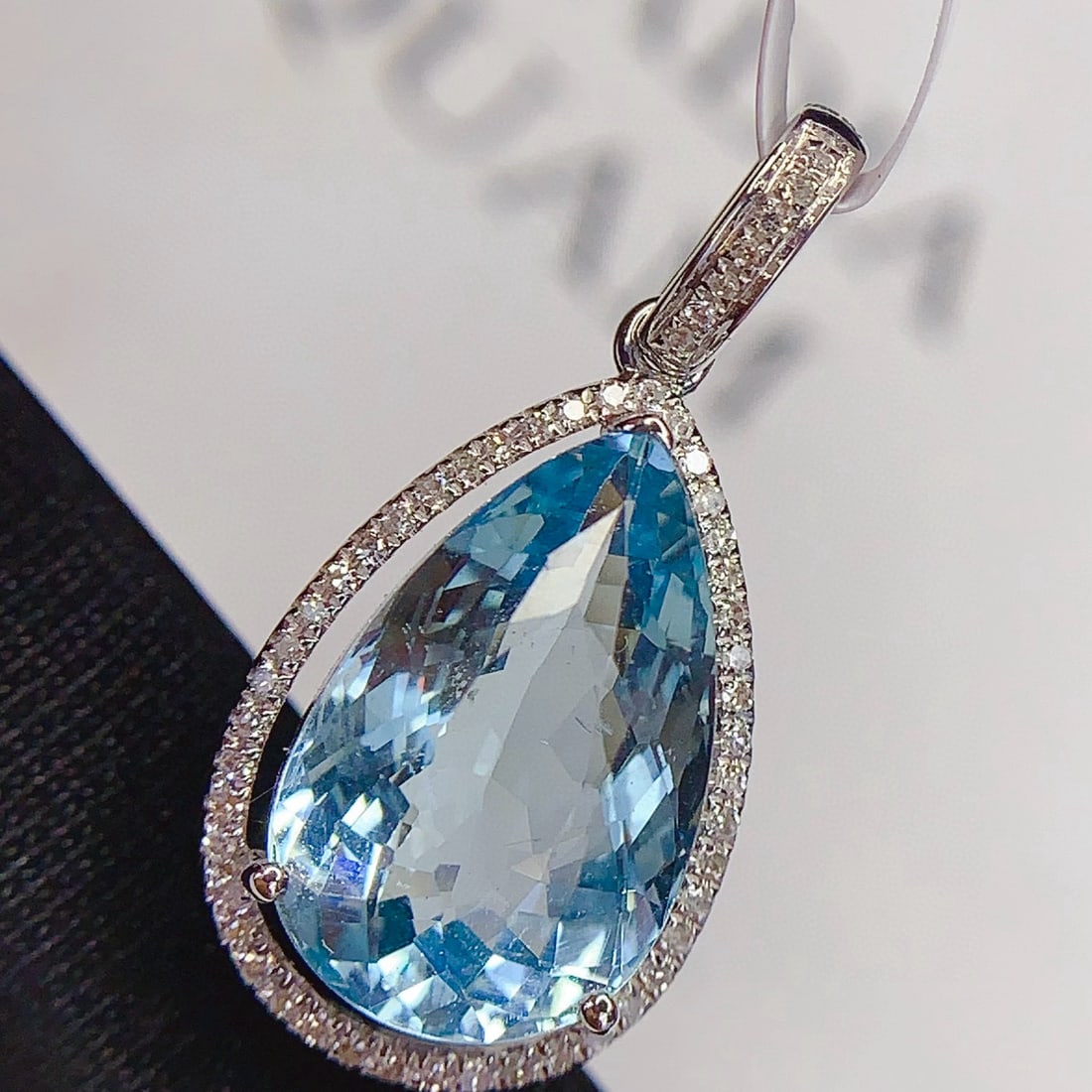 14k Gold 3.2 Ct Natural Aquamarine & Diamond Pendant( Without Chain ): Ref:230975148 // gold content:14k gold // main gemstone:aquamarine // shape:pear // carat weight:3. 2ct // color:blue // treatment:natural // // adjacent gemstone 2 : diamond // number of stones:50